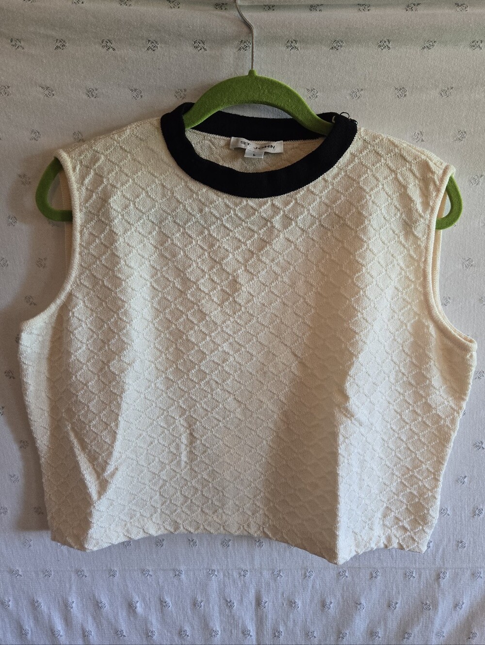 St. John Cream Textured Sleeveless Knit Top with Black Neck Trim Cropped Size L